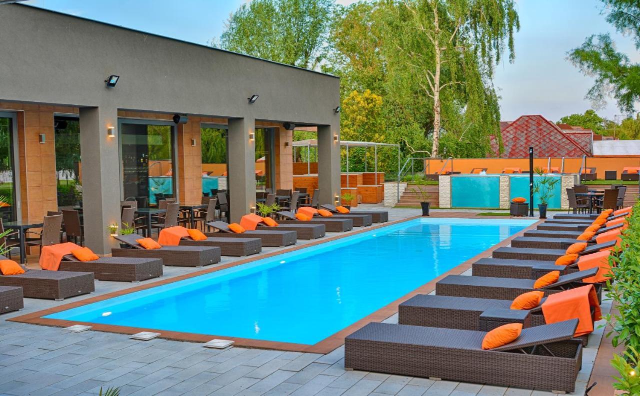 Player'S Pool&Rooms Vonyarcvashegy Exterior foto